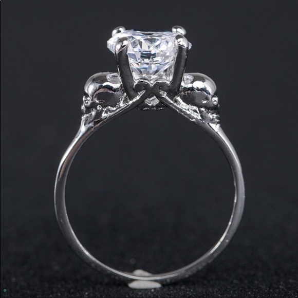 Jewelry - NY Sterling Silver SKULL💀3.1k White Sapphire Ring